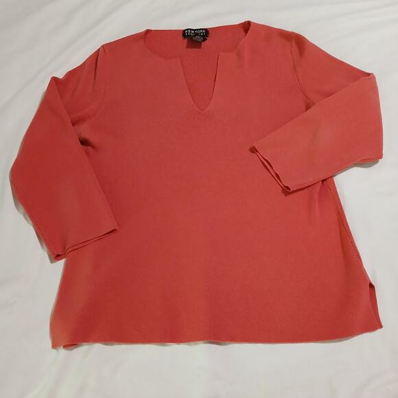 NEW YORK & COMPANY L Coral lightweight knit 3/4-sleeve tunic sweater slit hem - Picture 3 of 12